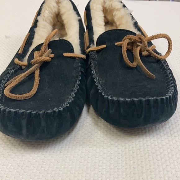UGG Australia sheepskin black shoes . 6/7 ? - Picture 4 of 11